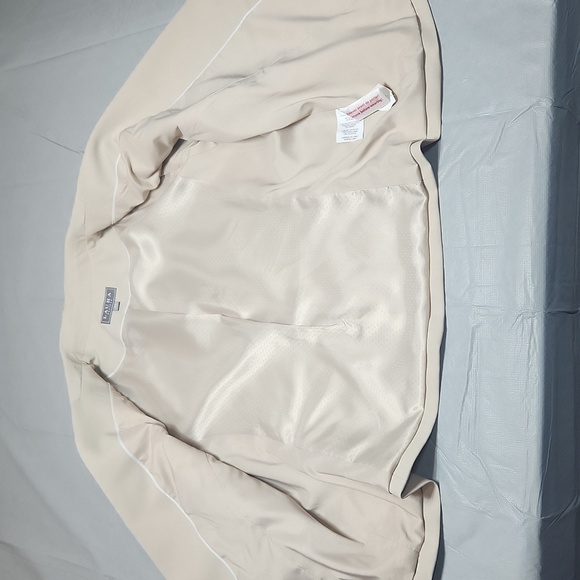 Laura Blazer - Picture 8 of 14